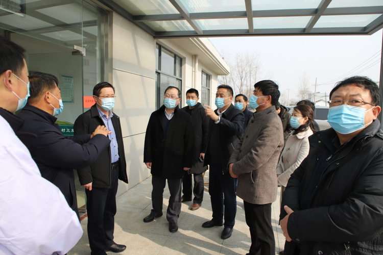 元月28日下午,扬州市农业农村局局长马顺圣一行赴卸甲镇对疫情防控