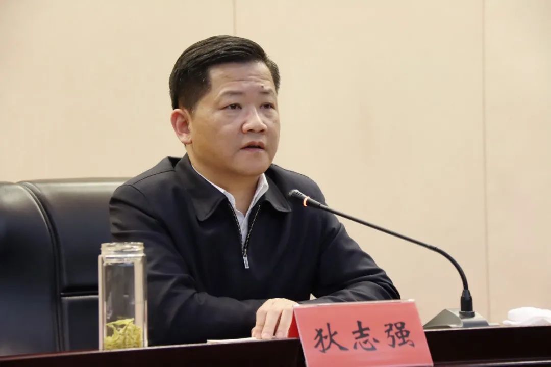 金坛经济总量_金坛二中黄老师照片(2)